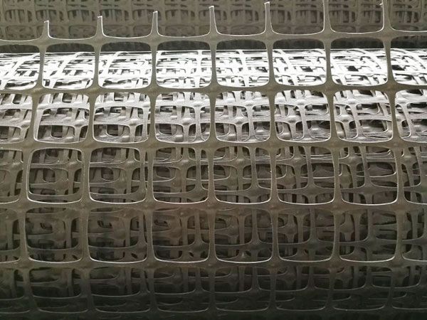 双向塑料土工格栅作为一种的土工材料，具有多重作用和优点。以下是其主要作用的详细阐述